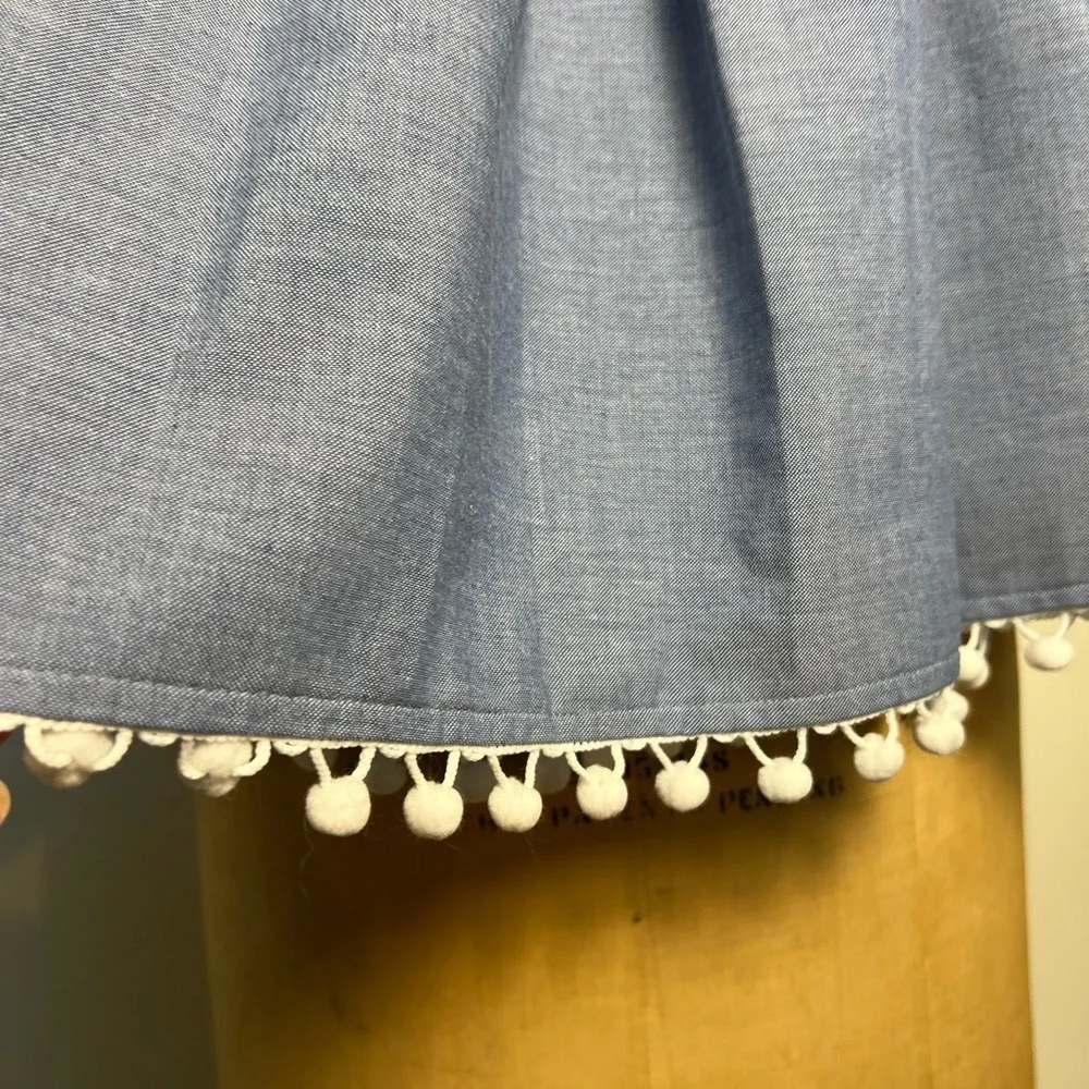 Kelly’s kids blue chambray dress with white eyelet details Size 4/5
